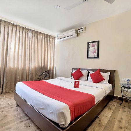 Oyo 674 Apartment Hotel Manar Luxury Suites Hyderabad Exterior photo