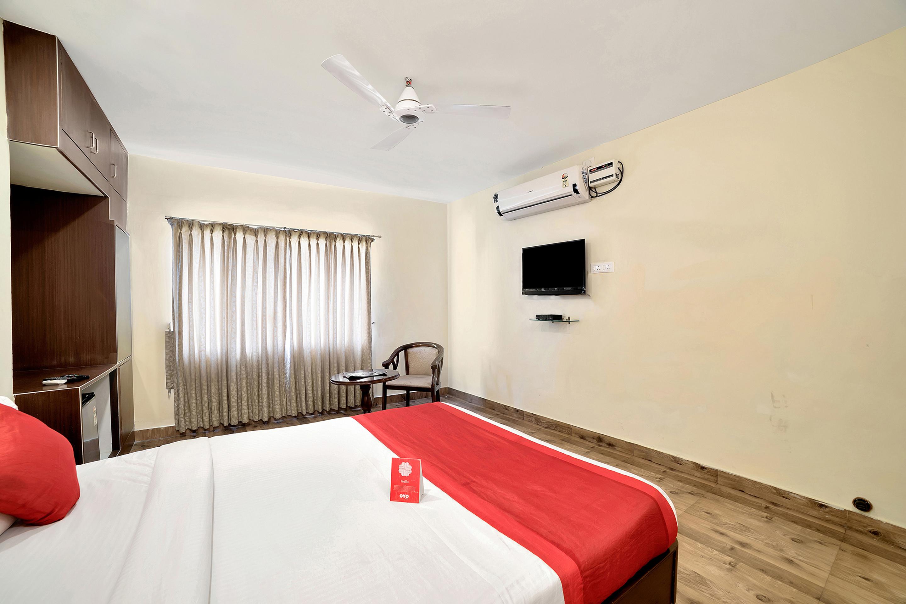 Oyo 674 Apartment Hotel Manar Luxury Suites Hyderabad Exterior photo