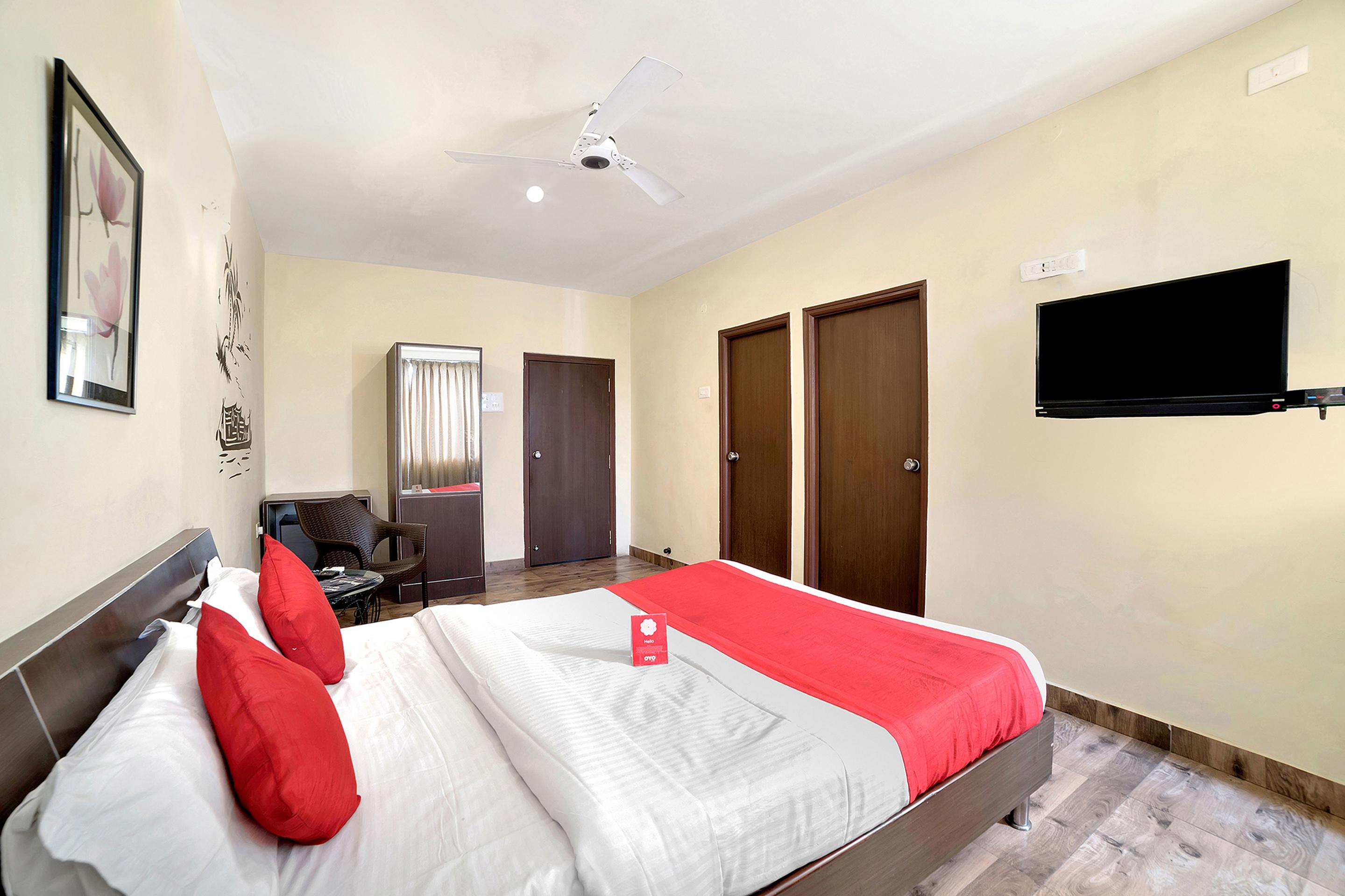 Oyo 674 Apartment Hotel Manar Luxury Suites Hyderabad Exterior photo